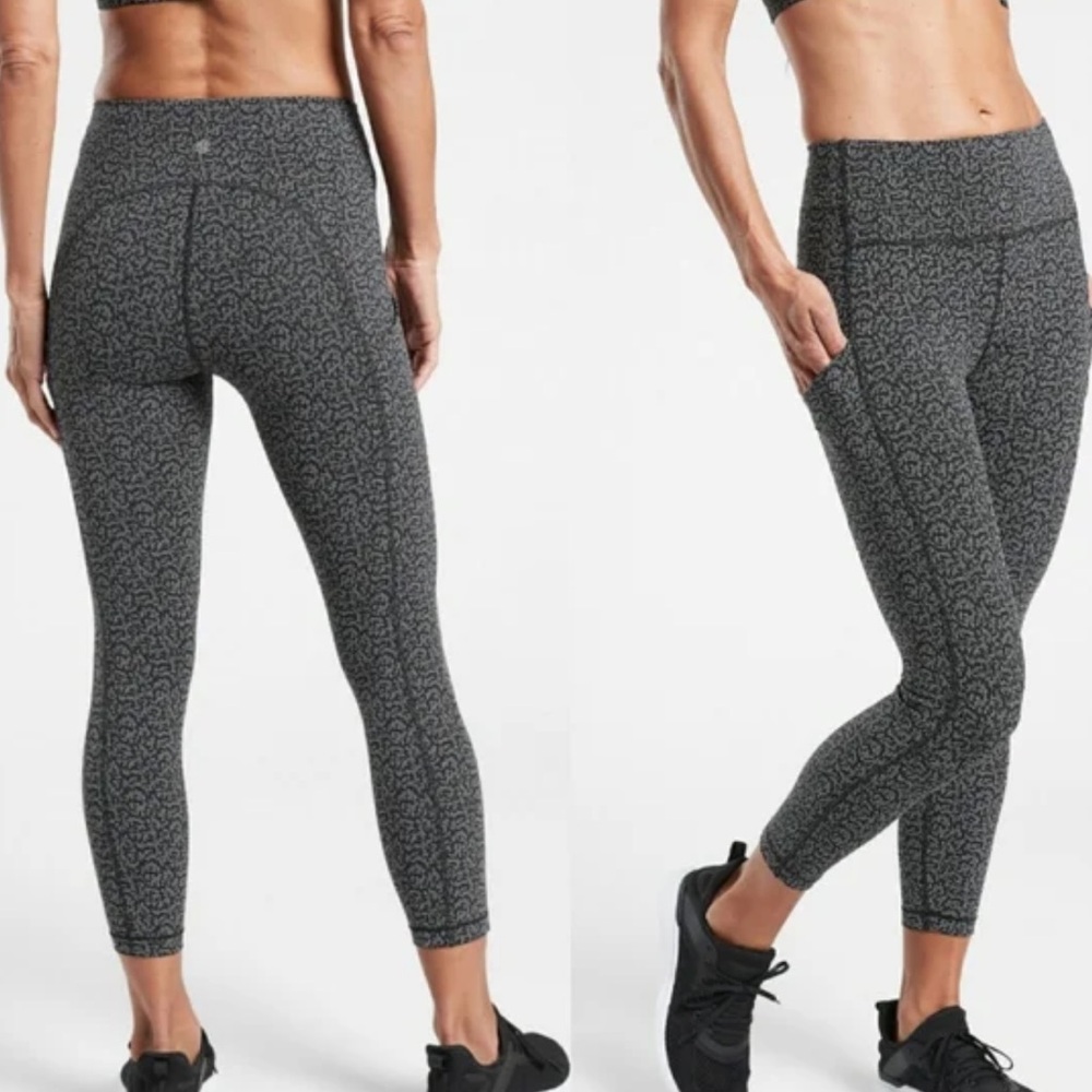 Athleta Ultimate Stash Pocket 7/8 Tight Black/White Textured‎ Leggings